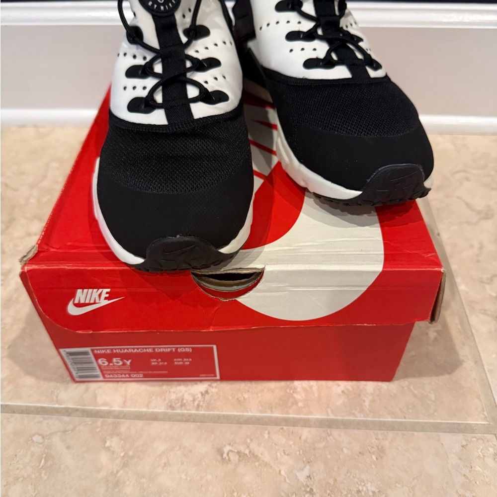 Nike Black and White Athletic Shoes